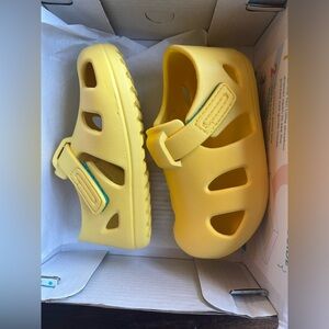 NIB Ten Little Splash Sandals Sz8